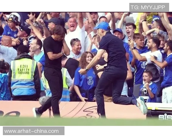 球星与球迷谁更厉害 足球场上的争锋与激情碰撞